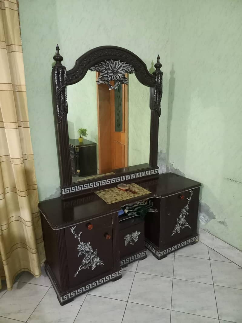 BED SIDE STABLE+ DRESSING+MATRUS+2 SOFA SET 1