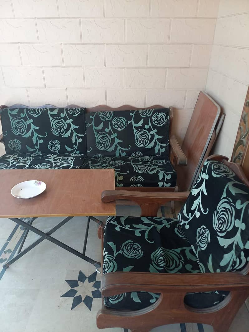 BED SIDE STABLE+ DRESSING+MATRUS+2 SOFA SET 4