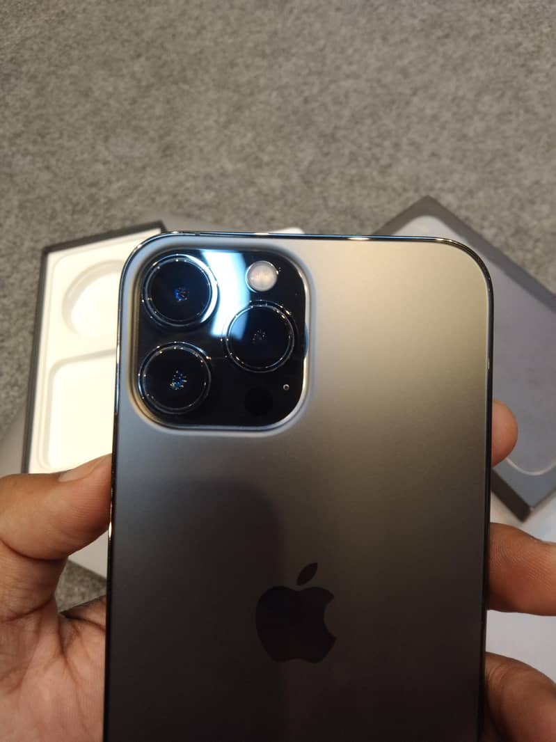 Apple iPhone 13 Pro Max 4