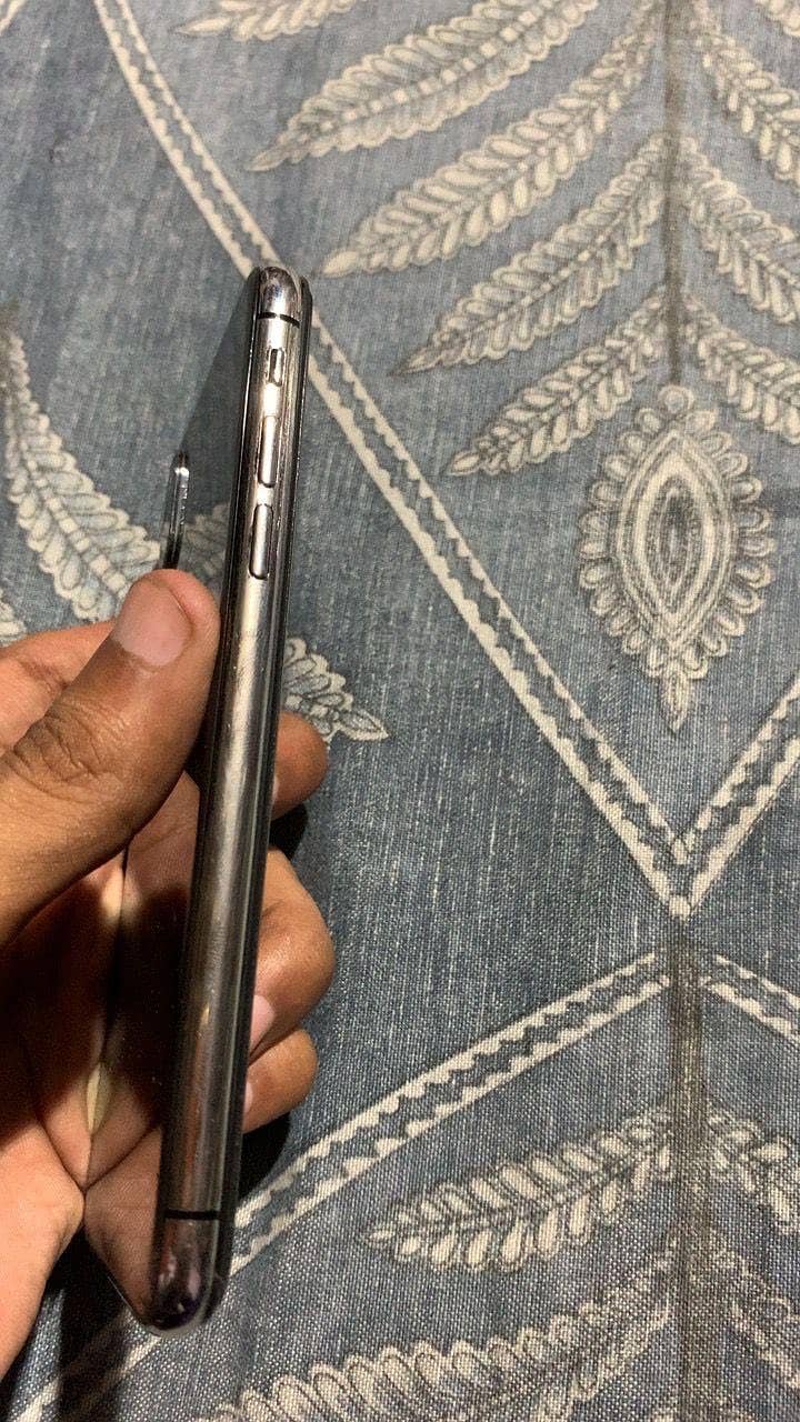 Apple iPhone X 4