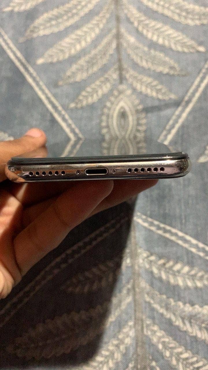 Apple iPhone X 5