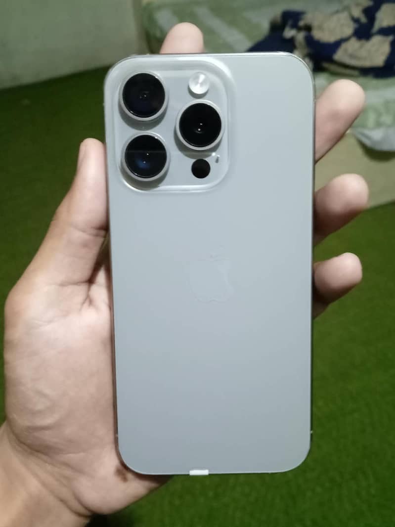 Apple iPhone 15 Pro 0