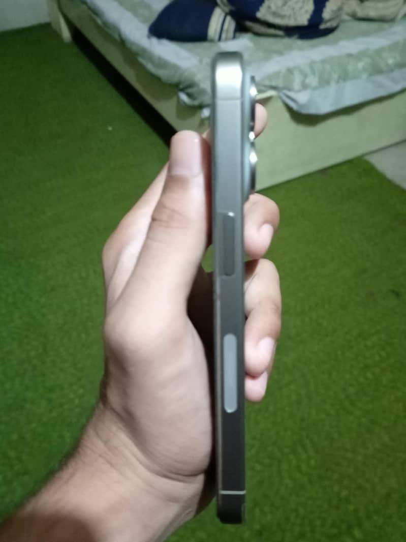 Apple iPhone 15 Pro 2