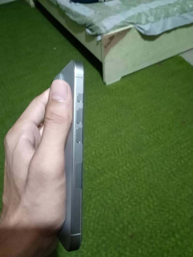 Apple iPhone 15 Pro 3