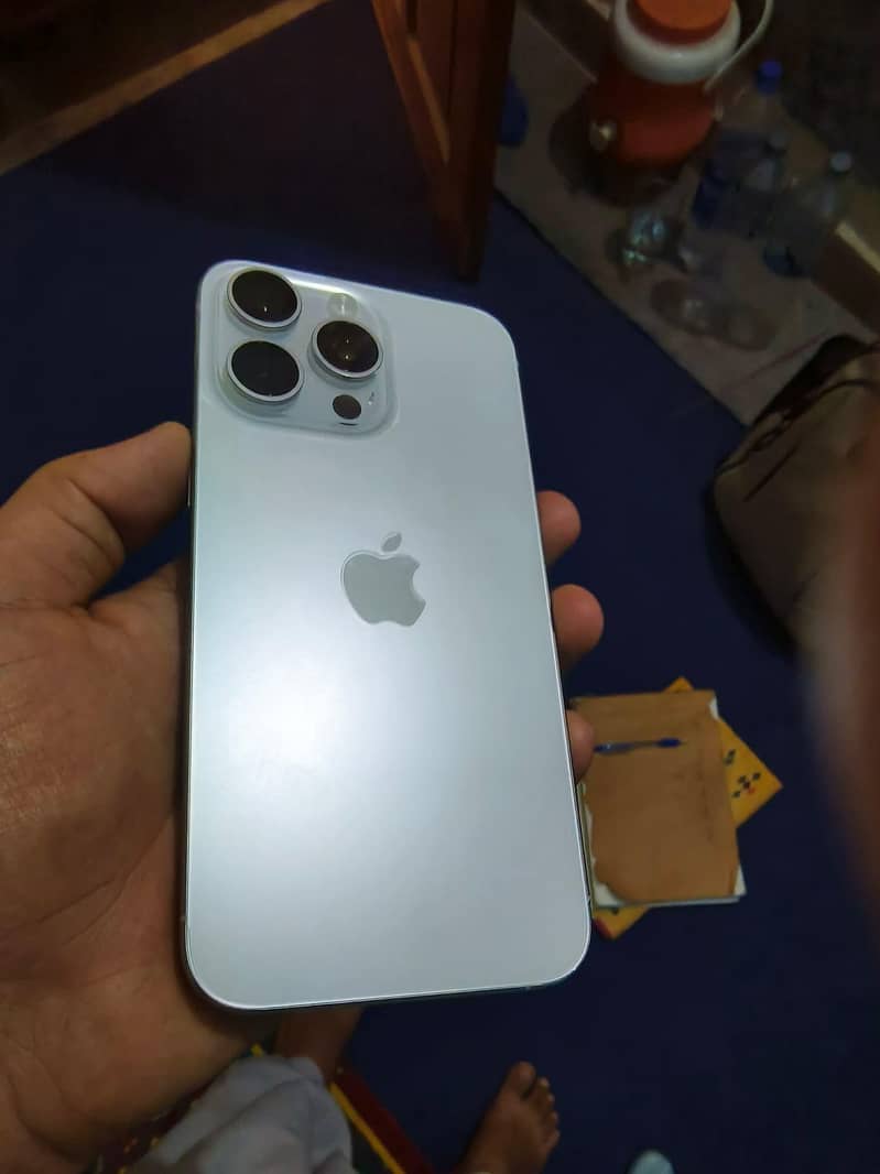 Apple iPhone 15 Pro Max 2
