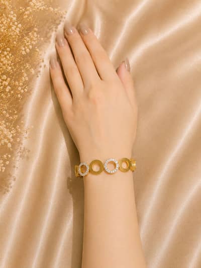  Crystal Circle Cuff 