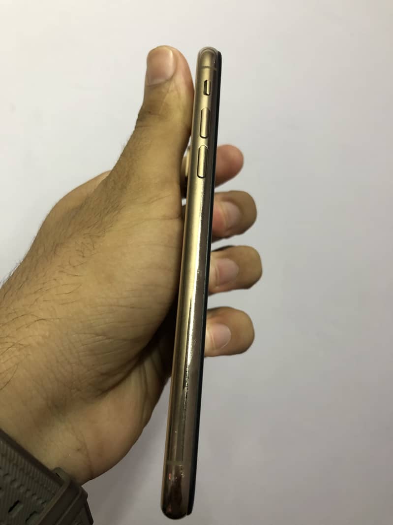 Apple iPhone XS 4