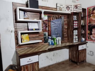 beauty parlor counter