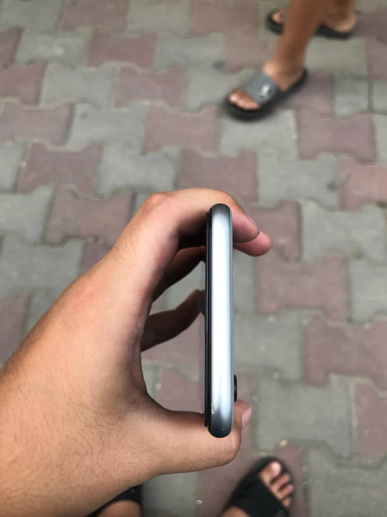 Apple iPhone 6S 4