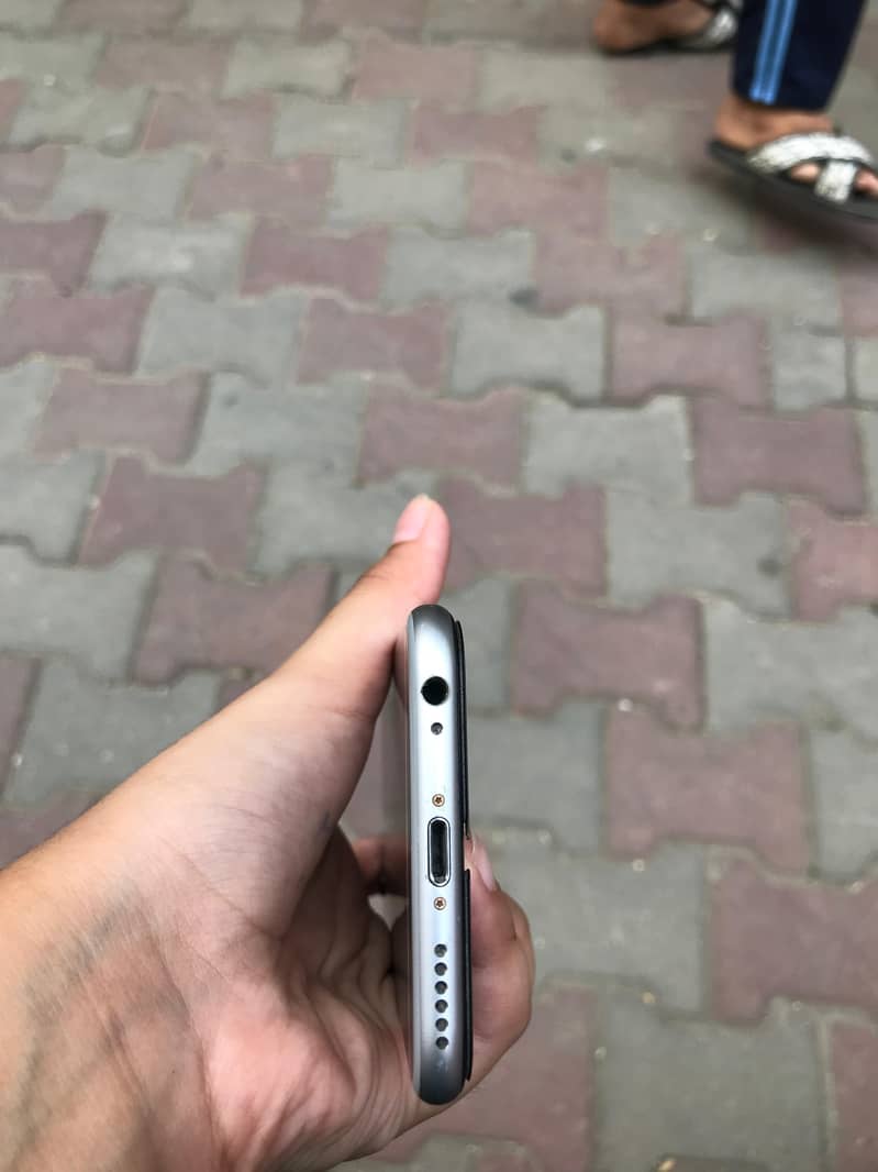 Apple iPhone 6S 5