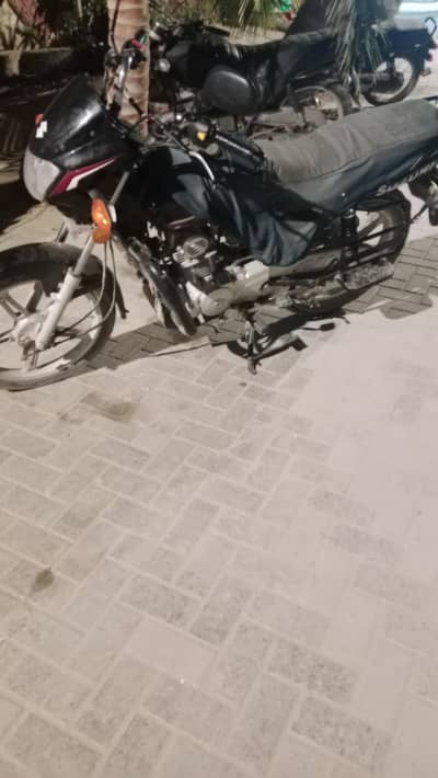 ok hai bilkul condition 8/10 hai original 12km Chali hovhe hai