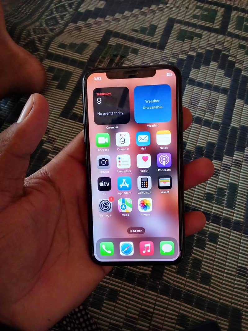 Apple iPhone XS 1