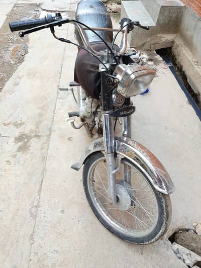 Honda CD 70 model 9 Whatsapp num 03355600320
