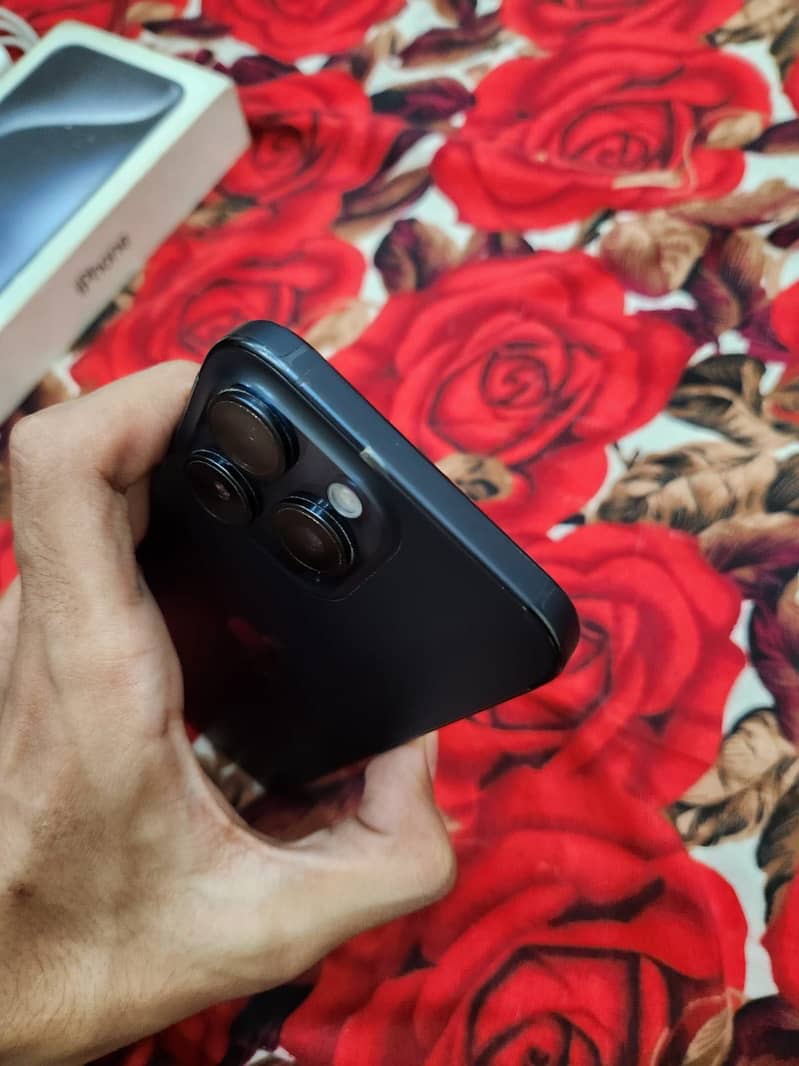 Apple iPhone 15 Pro Max 2
