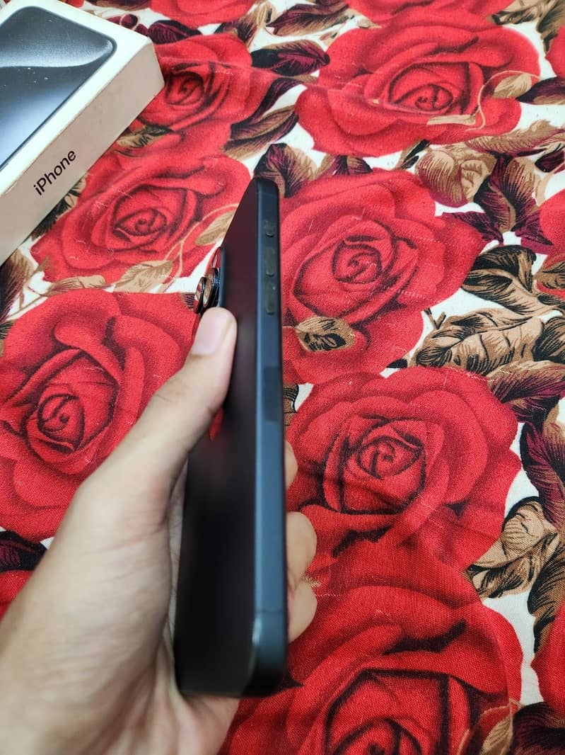 Apple iPhone 15 Pro Max 3
