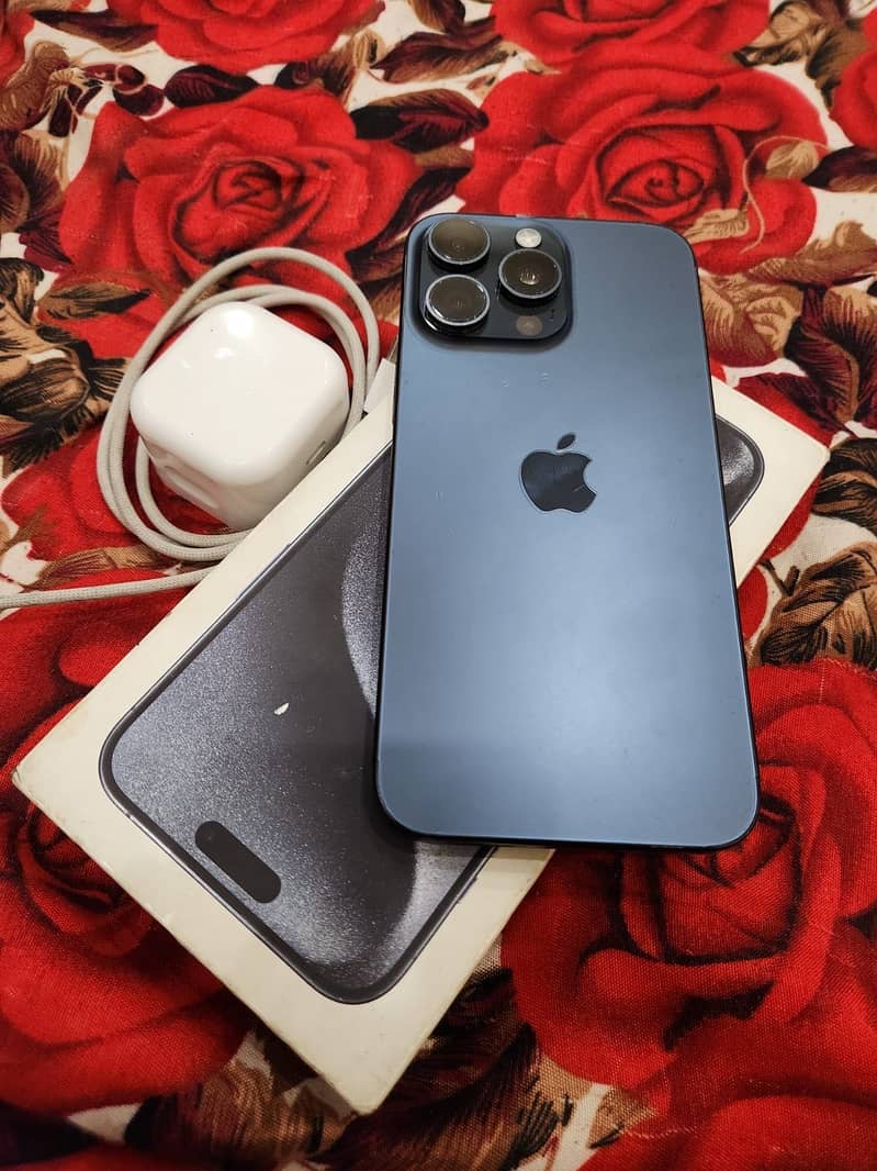 Apple iPhone 15 Pro Max 4