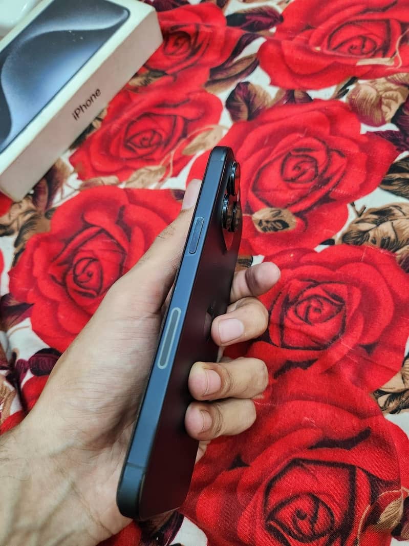 Apple iPhone 15 Pro Max 6
