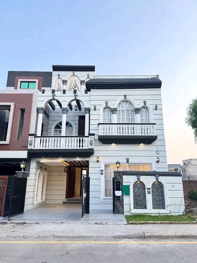 5 Marla Luxury House is Available for Rent in Bahria Town Lahore