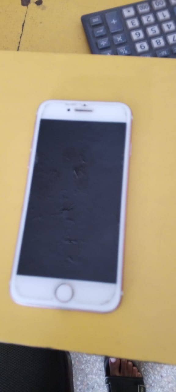 Apple iPhone 7 2