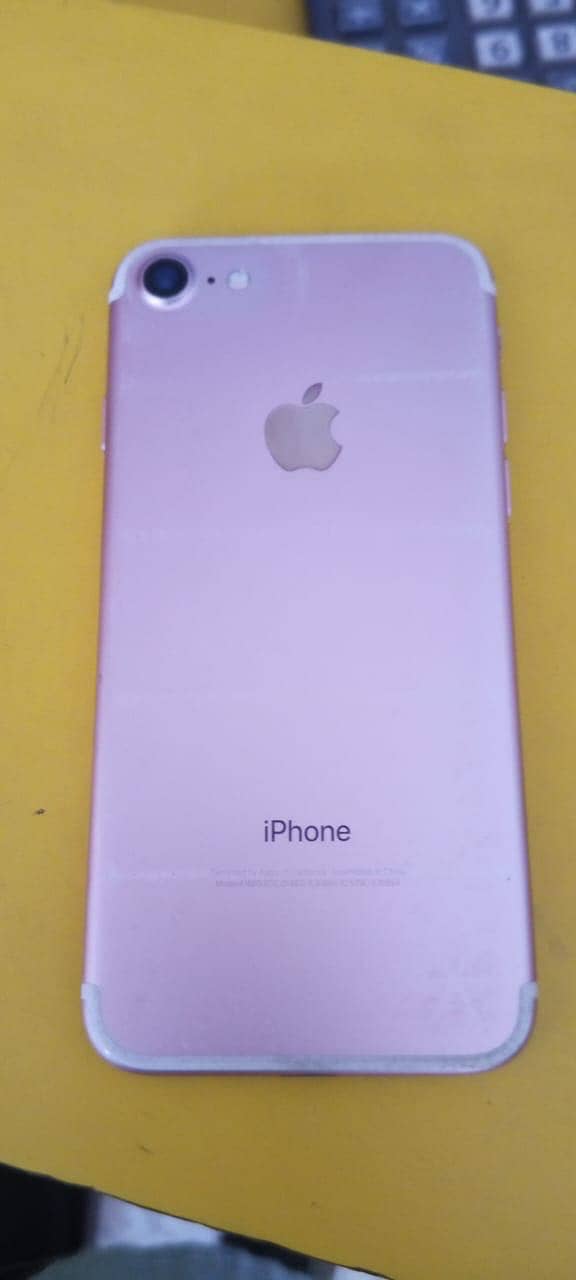 Apple iPhone 7 3
