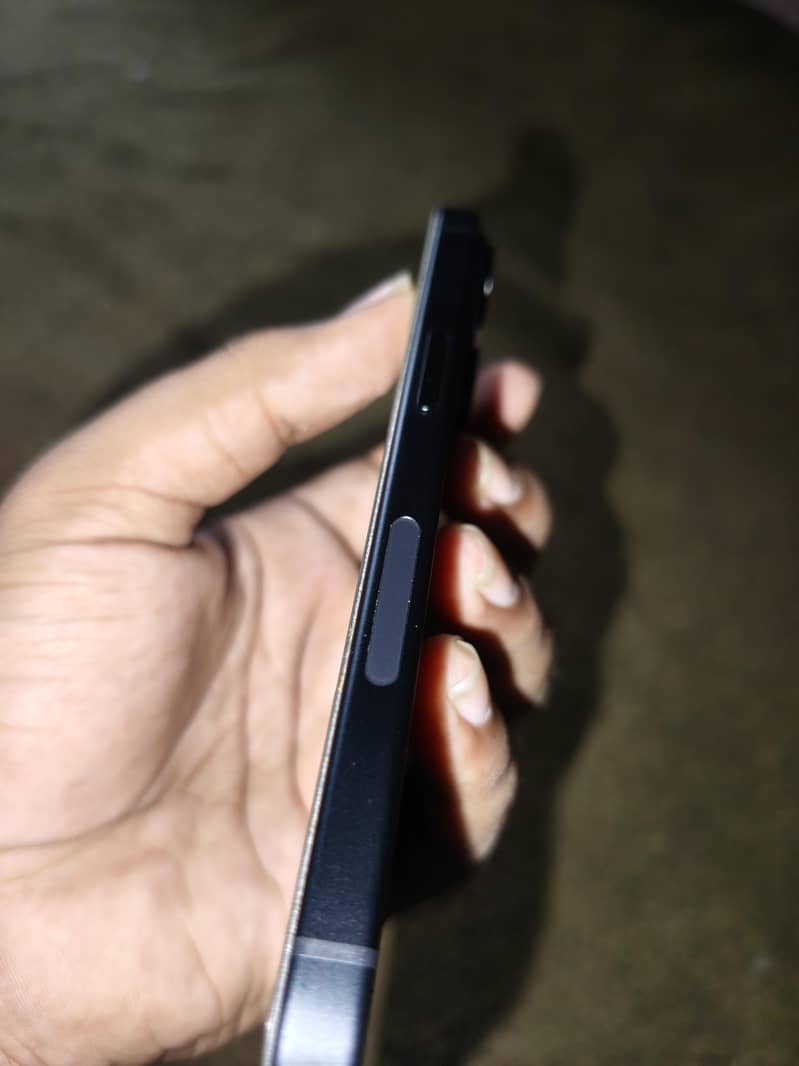 Apple iPhone 15 4