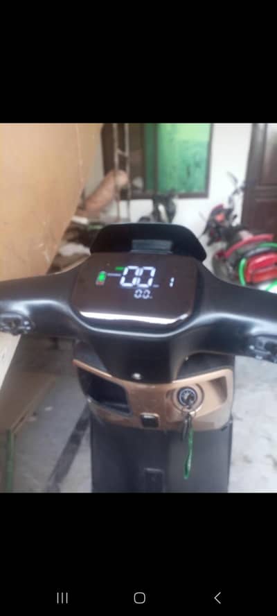 Revoo A11 Electric Scooty