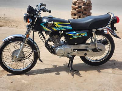 Assalam  o alikun Honda cg125 for sale . 03020072201