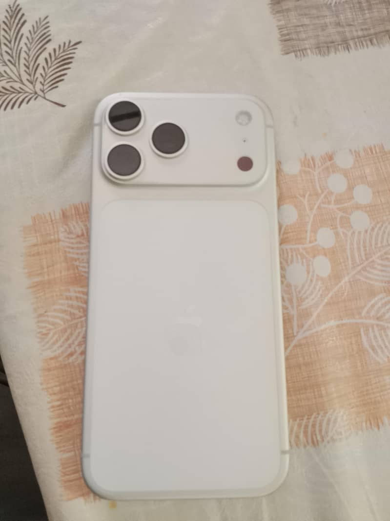 Apple iPhone 17 Pro Max 1