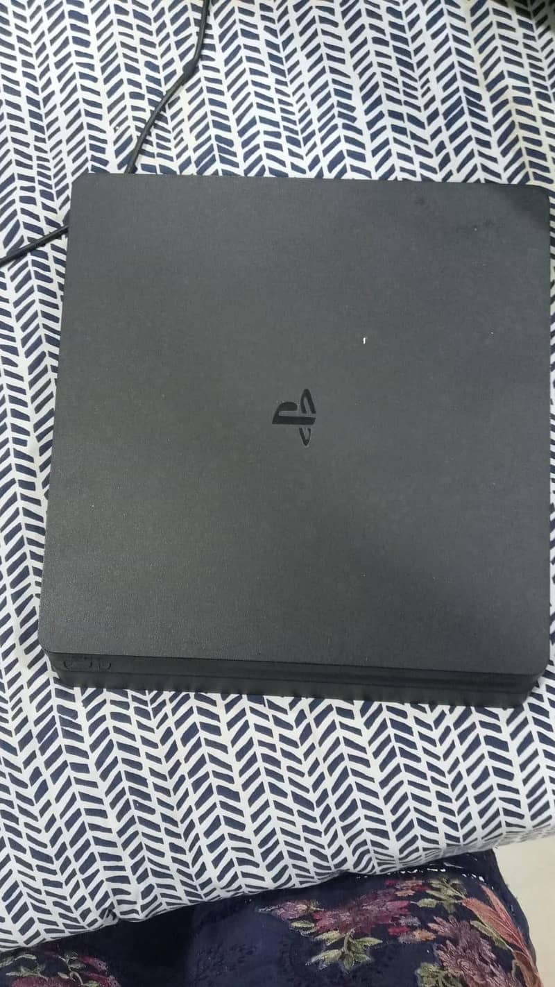 PS 4 Slim 4