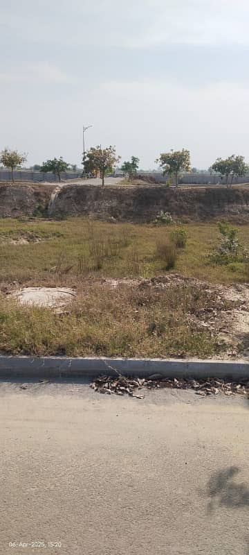3 Marla Plot Available At Hot Location Near To park Mosque & Commercial At Reasonable Price In New Lahore City phase 4