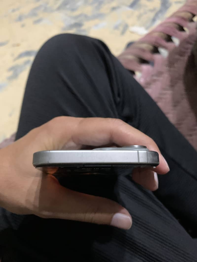 Apple iPhone 15 pro max 2