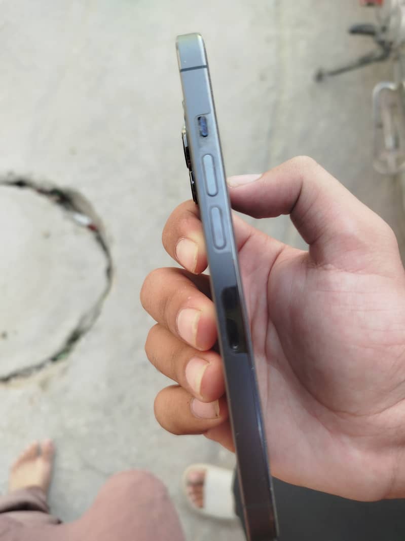 Apple iPhone 13 Pro 2
