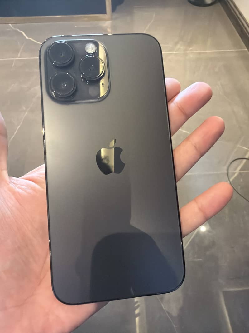 Apple iPhone 14 Pro Max 1