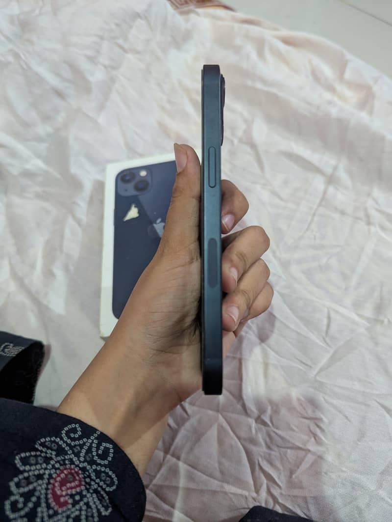 Apple iPhone 13 4