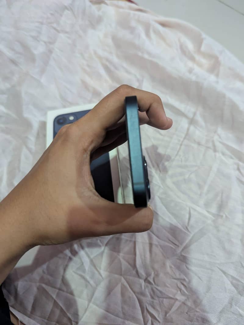 Apple iPhone 13 5