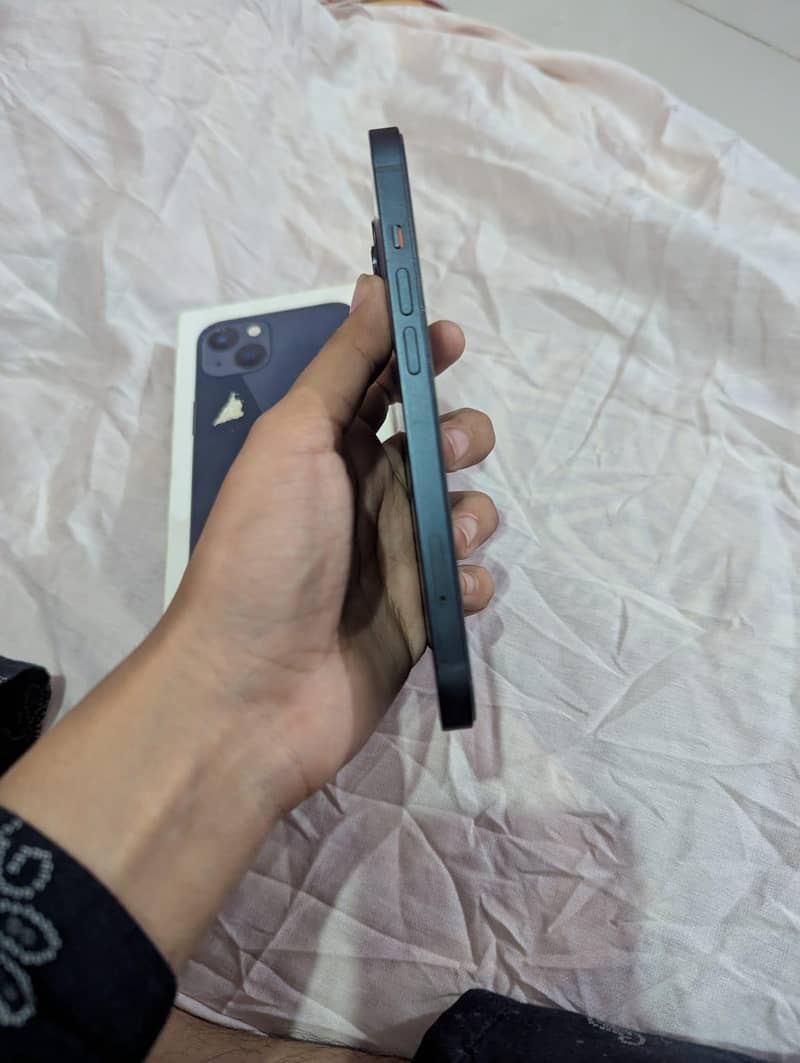 Apple iPhone 13 6