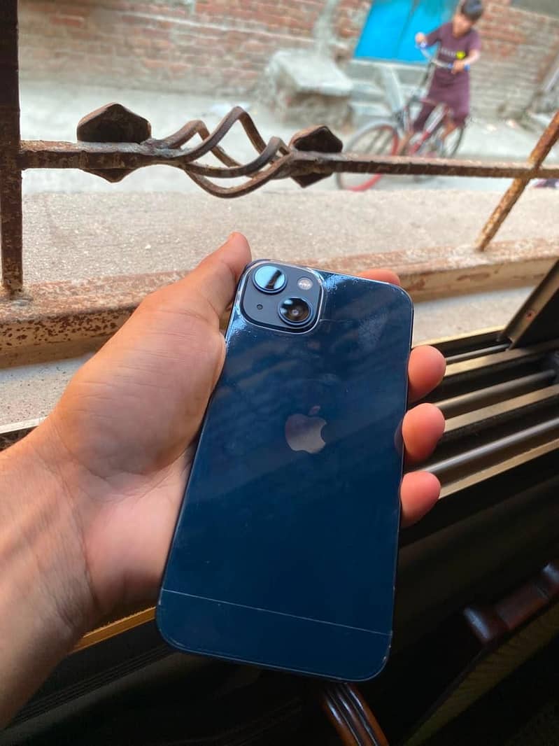 Apple iPhone 13 4