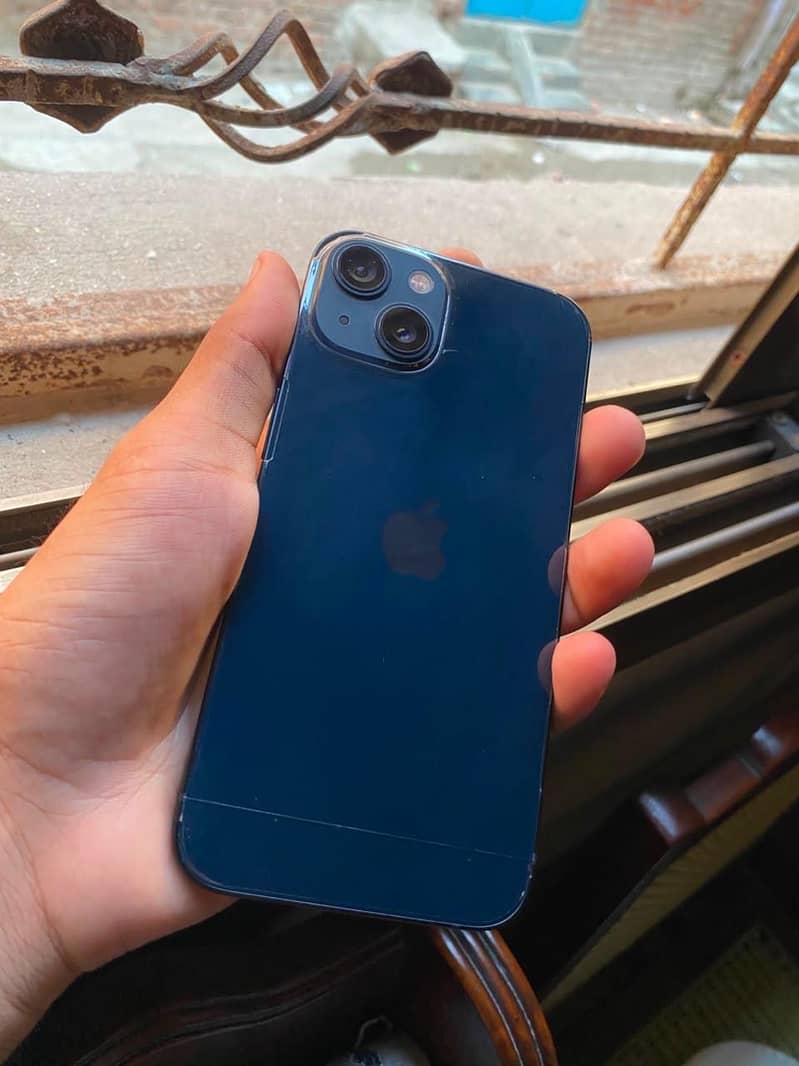 Apple iPhone 13 5