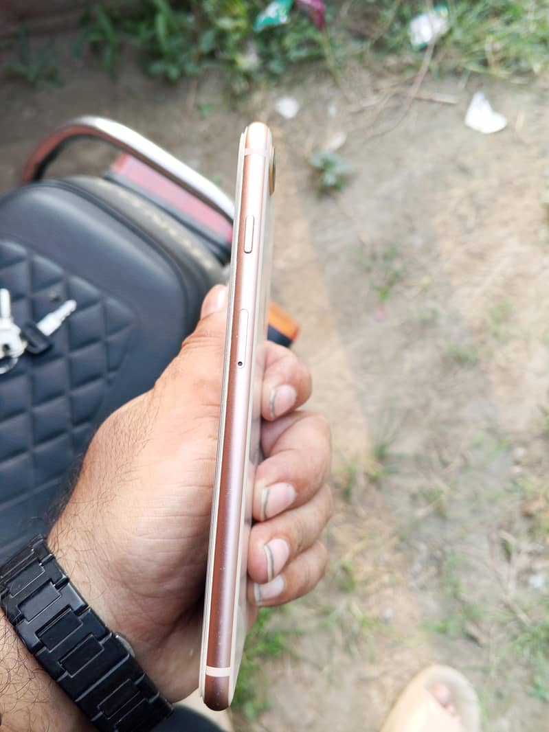Apple iPhone 8 Plus 1