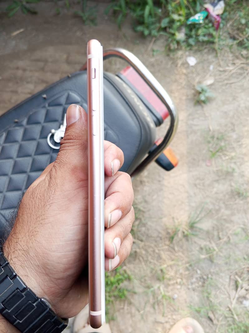 Apple iPhone 8 Plus 3