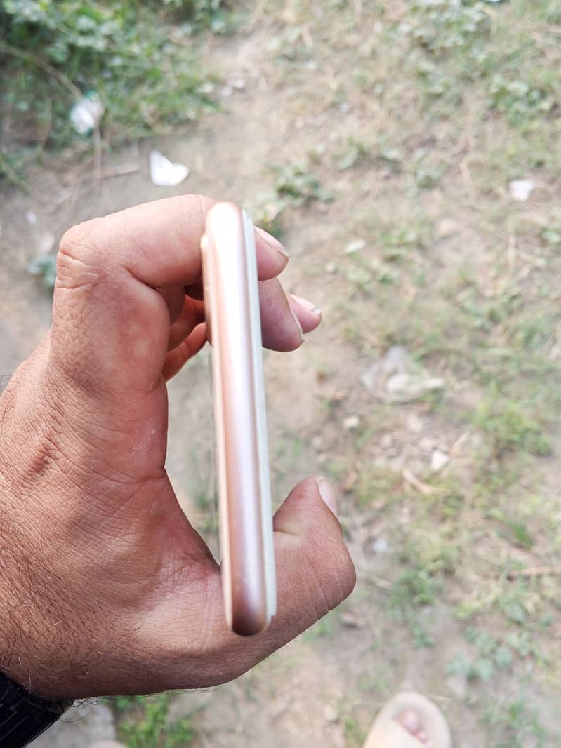 Apple iPhone 8 Plus 4