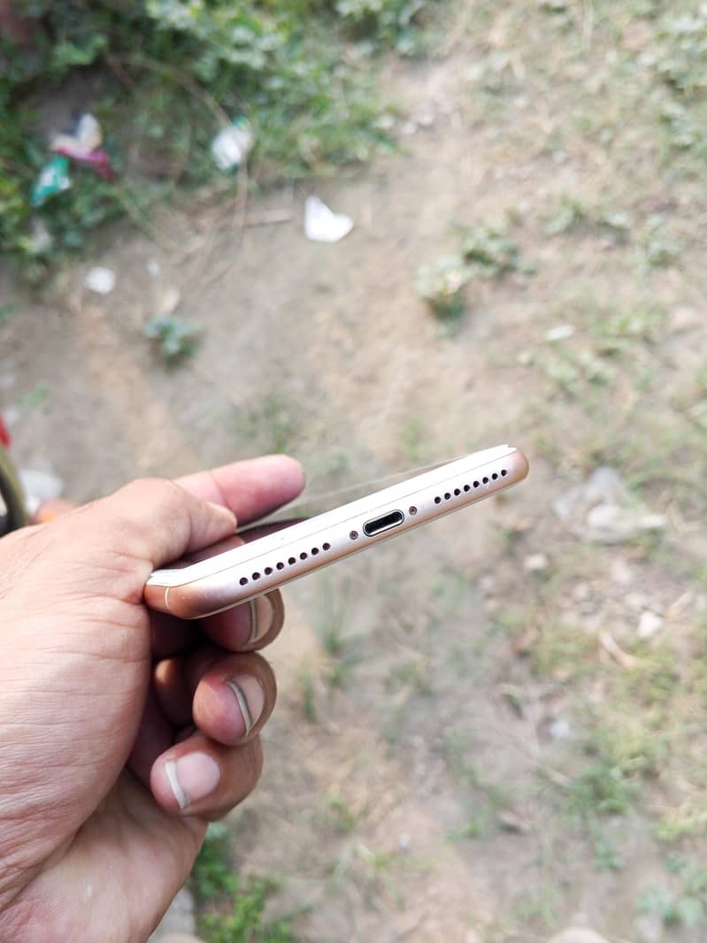 Apple iPhone 8 Plus 5