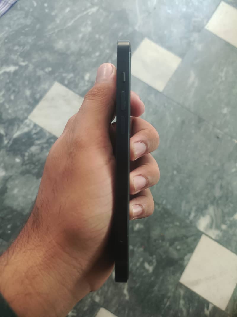Apple iPhone 12 1