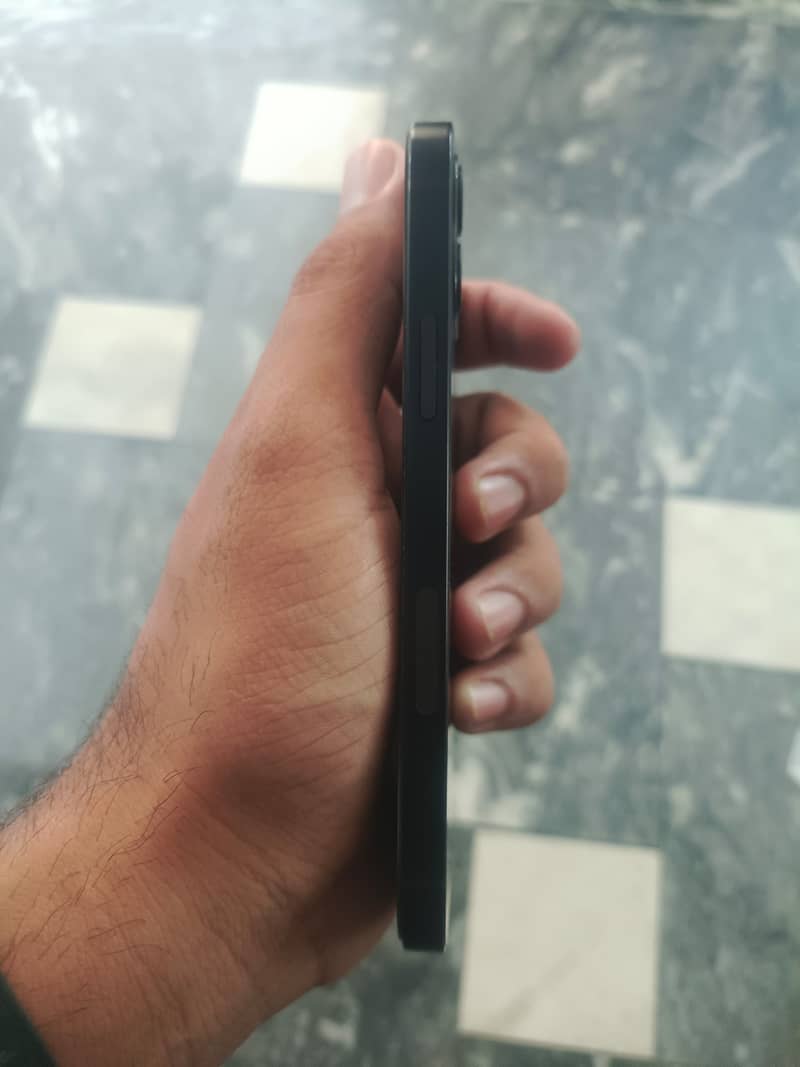 Apple iPhone 12 3