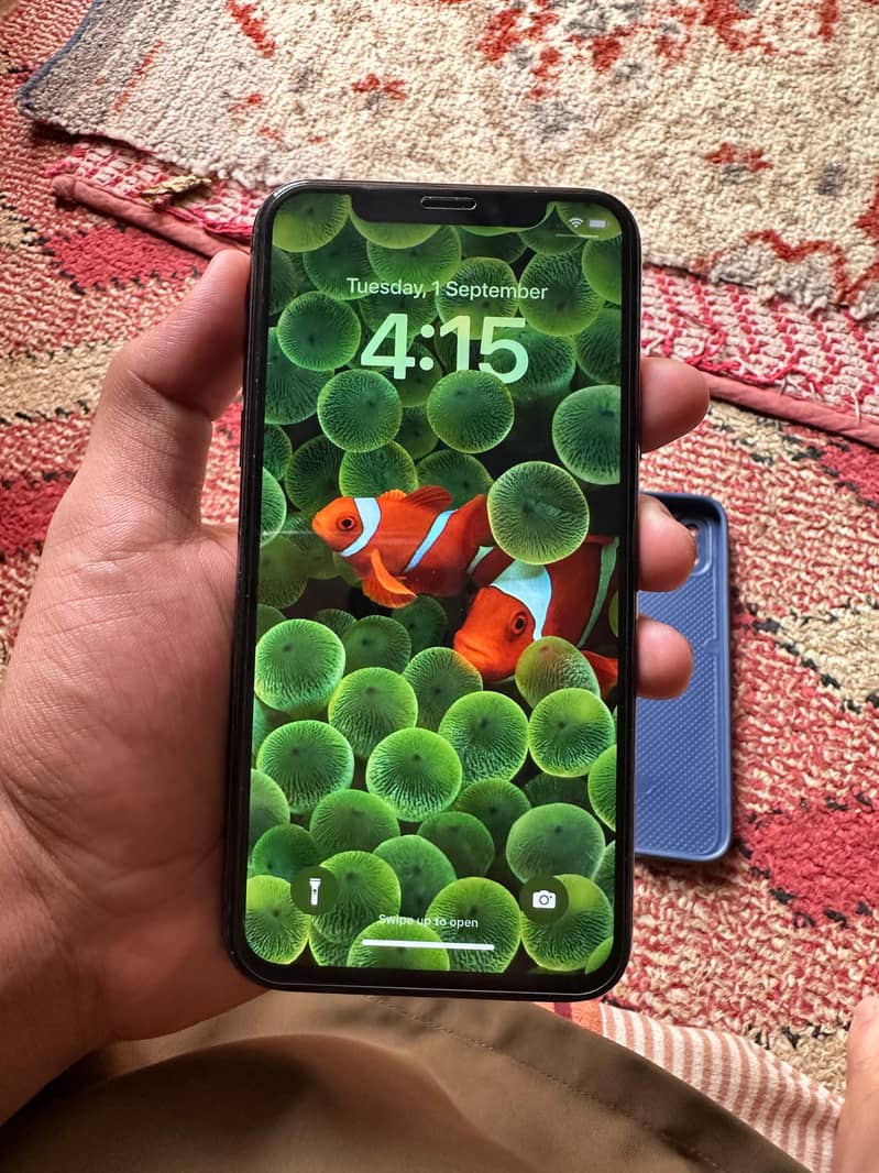 Apple iPhone X 4