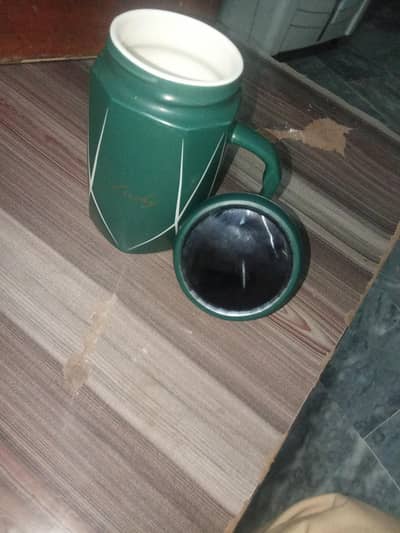 Elegent green Ceramic Mug with Lid