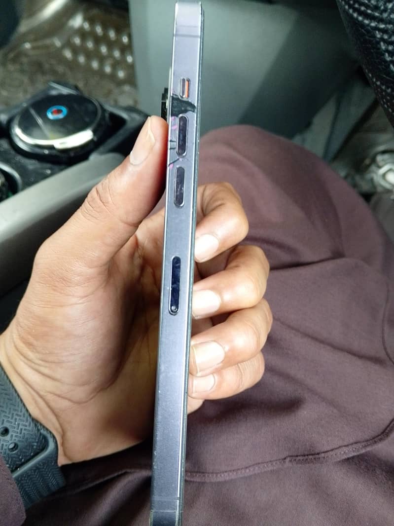 Apple iPhone 14 Pro Max 3