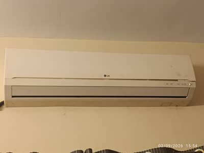 LG non inverter heat and cool AC for sale in. working condition