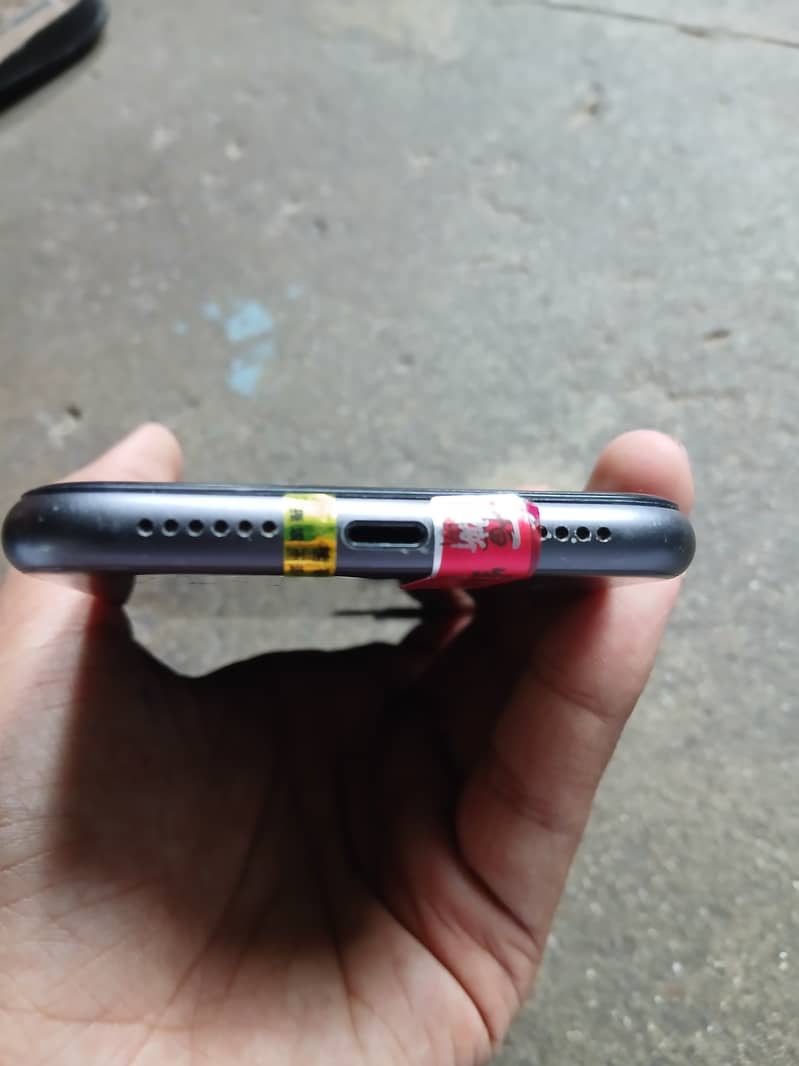 Apple iPhone 11 3