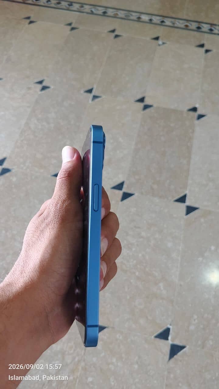 Apple iPhone 13 4